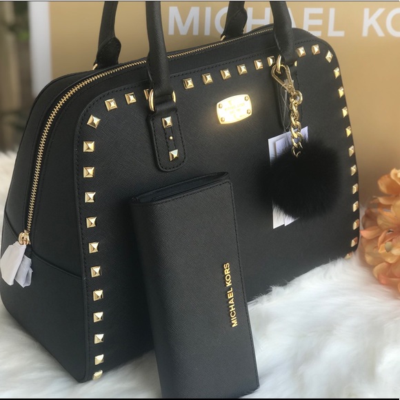 Michael Kors Handbags - 🌷MICHAEL KORS Saffiano Leather Sandrine BlackTote